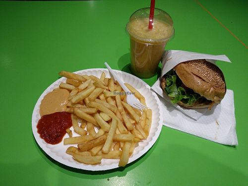 Seitan Burger with fries, and large Explosion smoothie at Green Spot  at Green Point in Zagreb