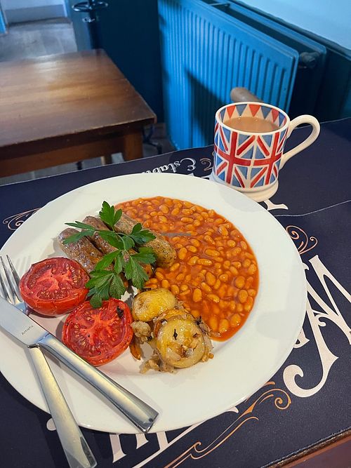 Vegan Breakfast for the queen’s funeral at The Kings Arms All Cannings in Devizes
