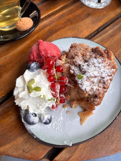 Vegan appeltaart met (vegan) slagroom en sorbetijs at Eetcafé het Leven in Leeuwarden