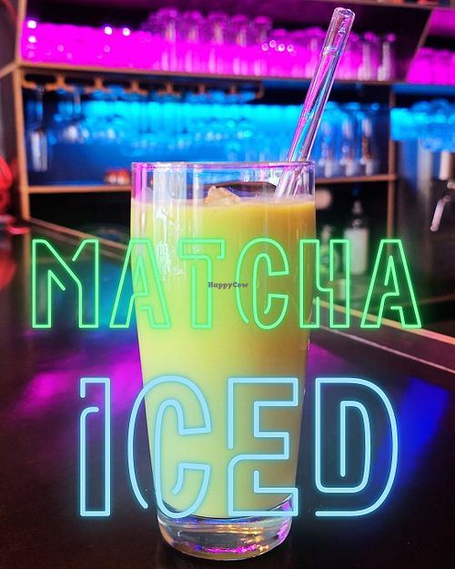 Matcha ICED ❄️✨ Oat loves Matcha. Cant stop sluuurping it! 

Try our new Matcha FIRED 🔥✨ 

#MatchaBerlin #MatchaIced #MatchaFired at tschüüüsch - Vriends & Cosy Comfort Food in Berlin