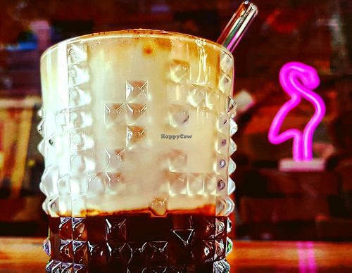 You can also just drop by for an iced coffee / frappe - there are many options such as with caramel syrup & of course oats & soy -"milk" at tschüüüsch - Vriends & Cosy Comfort Food in Berlin