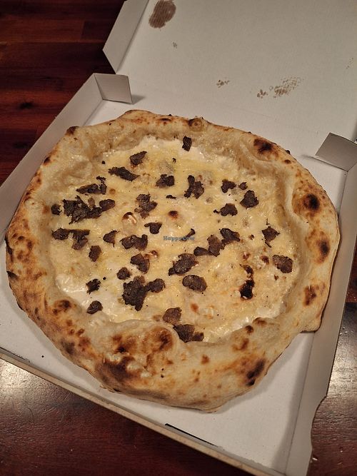 Das Bianco Rosso hat diesen Veganuary 2 vegane Pizzen zusätzlich einmal diese vegane Tartufo und eine mediterane Pizza welche ich leider noch nicht probiert hab. #Veganuary at BiancoRosso in Speyer