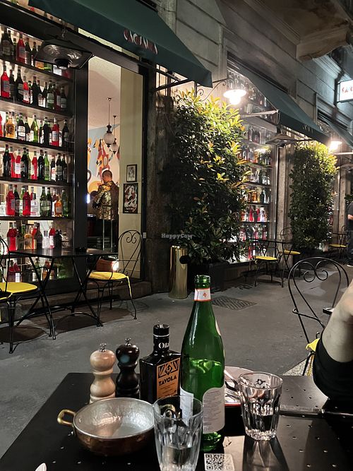 Entrance from the outdoor tables  at Caciara in Milan