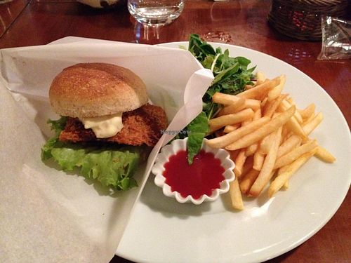 Burger lunch at Matsuontoko Cafe in Kyoto