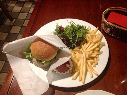 Teriyaki vegan burger at Matsuontoko Cafe in Kyoto