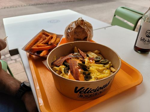Loaded fries, sweet potato fries bbq burger at Vélicious Burger in Colmar