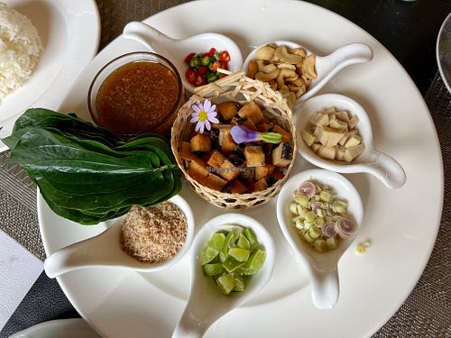 Miang pla jay at Ruan Mae Lui Vegetarian เรือนแม่หลุยมังสวิรัติ in Bangkok