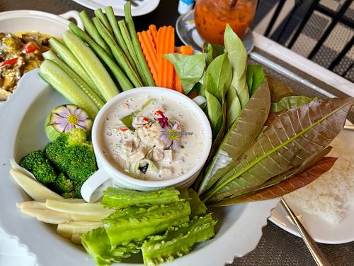 Lon with fresh vegetables  at Ruan Mae Lui Vegetarian เรือนแม่หลุยมังสวิรัติ in Bangkok