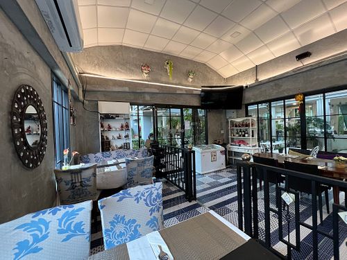 Atmosphere  at Ruan Mae Lui Vegetarian เรือนแม่หลุยมังสวิรัติ in Bangkok