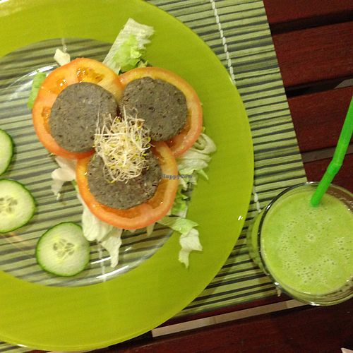 Green power juice and gnummy lunch at Fit Bar Fresh4you in Portoroz