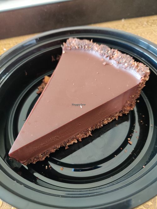 "Vegan almond pie"... without almond, and with dairy (and probably not ethically sourced) chocolate 😒 at Pimlico in Pune