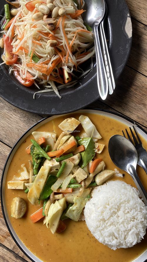 Fried curry and papaya salad  at Life Style Thai Food in Koh Phangan