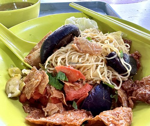 Dry tossed noodles 干捞面  at Ru Yi Vegetarian - 如意素食 in Central Singapore