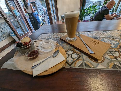 Chia pudding and an oat milk latte at Cosy Café in Budapest