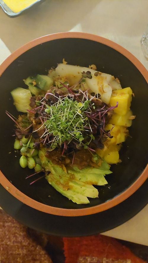 Vegane Melonen Bowl mit Beyond Meat at Superfood Garden in Mallorca