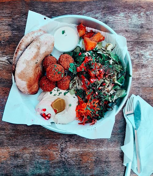 Falafelplate at Mine Madeh in Etterbeek