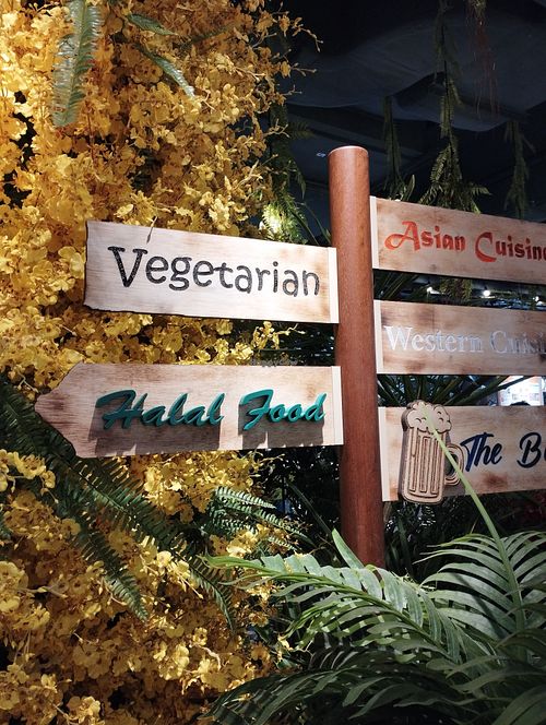 Vegetarian friendly Foodcourt  at Daily Green 吉祥素 - Hougang in Northeast Singapore