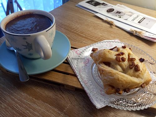 Brioches noci pecan e sciroppo d'acero + Cioccolata fondente at Come a Casa in San Pietro In Cariano