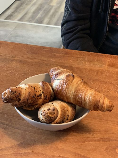 Schokocroissant und Croissant   at Veganes Café im Powerhouse  in Erftstadt
