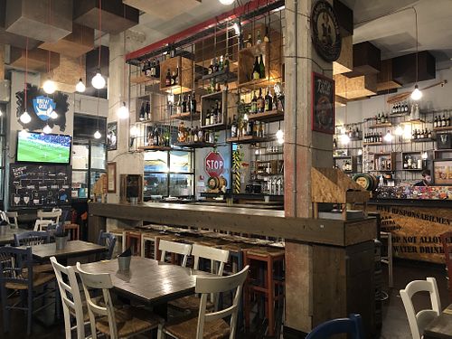 Il locale  at Hop  in Bari