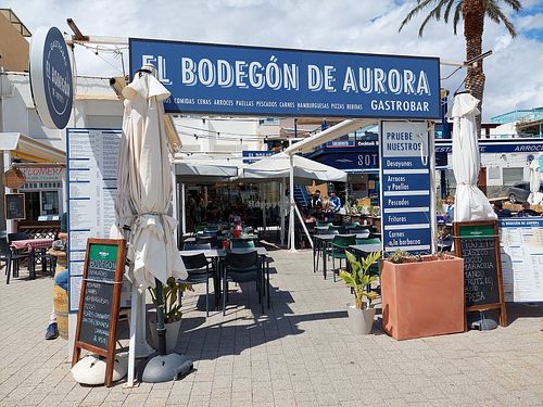 Outdoor seating at El Bodegón de la Aurora in Almeria