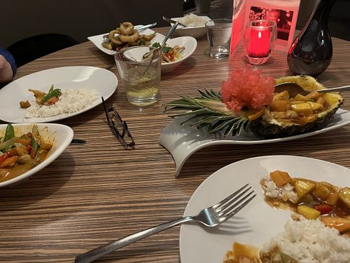 Meerdere hoofdgerechten na 2 heerlijke tussengerechten  at Nyonya & Thai in Son