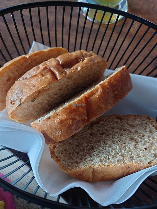 Bread 🍞 accompanying the vegan tatar at Le Burger in Innsbruck