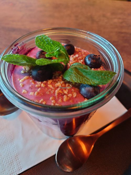 Vegan dessert Panama with blueberries at Le Burger in Innsbruck