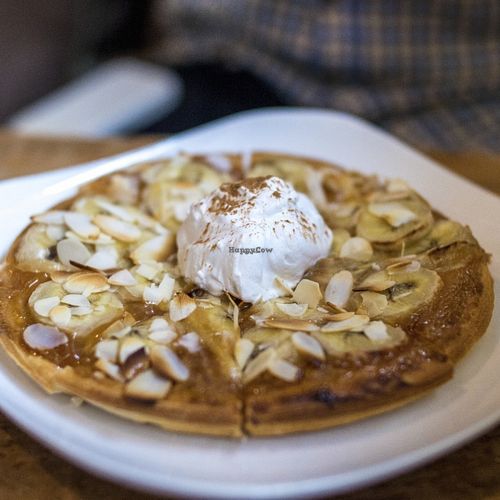 Dessert pizza at Morpho Cafe in Kyoto