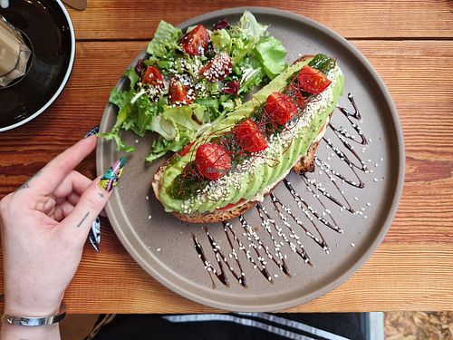 Vegan avocado optiom at Coffee Karros in Berlin