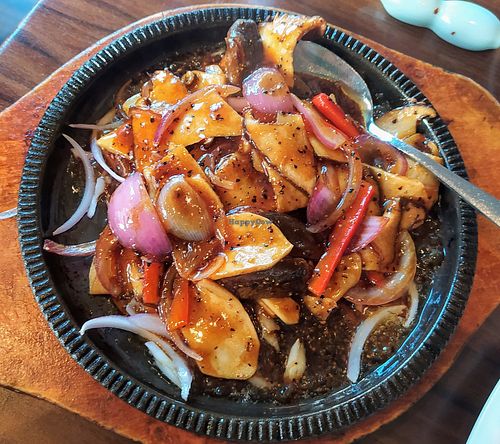 Sizzling fried king o'ster mushroom in black pepper sauce at Tofu Vegan - Spitalfields in East London
