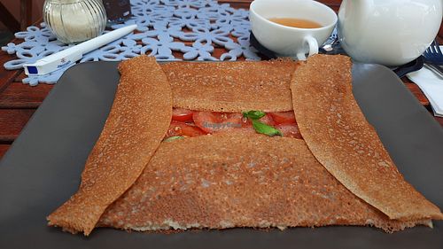 Herzhafter Crêpe mit Tomaten und Basilikum at Café Allerlei in Trier