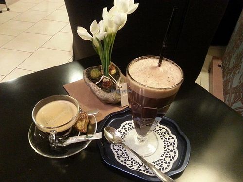 Coffe and Caramel-Cocoa (vegan) at Café Allerlei in Trier