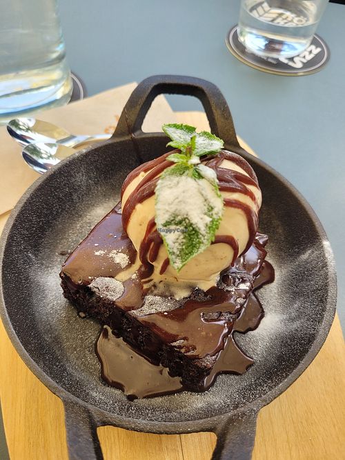 Brownie with ice cream at Virtuous Pie in Cologne