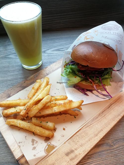 vegan burger with fries and juice. at Sun Berno - 光焙若蔬食(光焙若新板傑仕堡門市) in New Taipei City