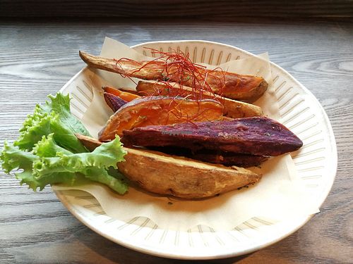 sweet potatoe wedges. at Sun Berno - 光焙若蔬食(光焙若新板傑仕堡門市) in New Taipei City