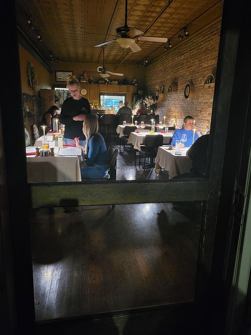 Intimate atmosphere at Hawaiiowan Cafe in Burlington