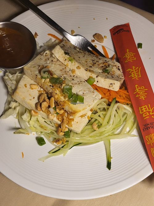 Dan Dan Noodles at Hawaiiowan Cafe in Burlington