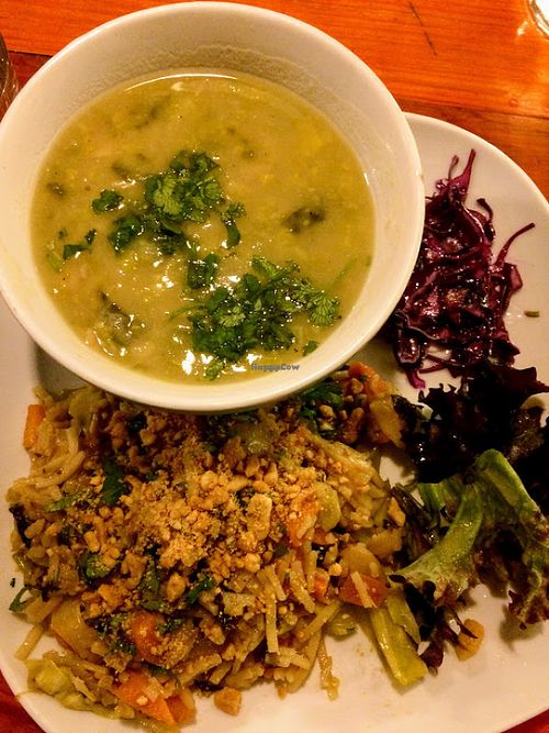 "Caldo verde veggie" (vegan vegetable, potato, and white bean soup) & "Wok de nouilles et légumes d'hiver sautés, coriandre et cacahuètes" (vegan sautéed noodles with winter vegetables, coriander, and peanuts)—all for 9,50 Euros. at Grain de Sable in Marseille