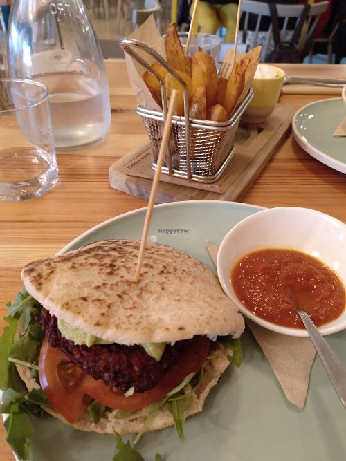Vegan Burger at El Curry Verde in Hondarribia