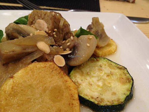 Guiso de seitan (vegan) at El Curry Verde in Hondarribia