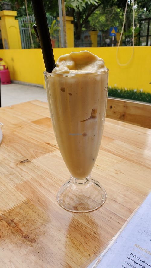 Special mixed smoothies - banana, orange and coconut milk at Bahn Mi Tron - CircleT in Ninh Binh