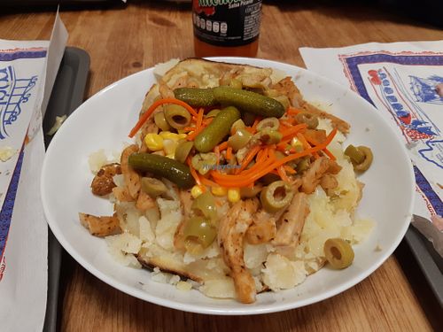 Baked potato with pb chicken and veggies at Granjero Busca Campero in Madrid