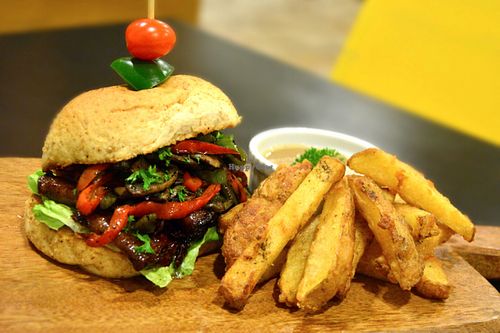 (Veggie) steak burger at The Vegetarian Kitchen in Quezon City