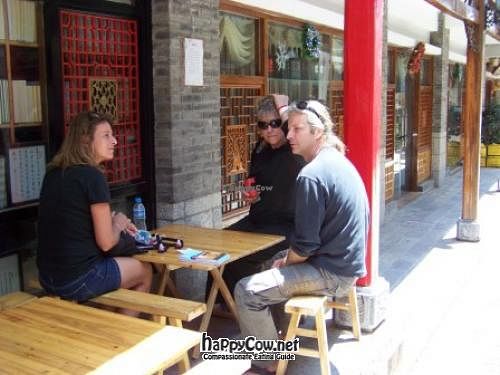 Outdoor dining at Yi Ran Tang Vegetarian Buffet in Dali