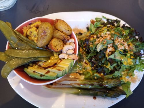 Bowl vegan at L'atelier du Jus in Romans-sur-isere