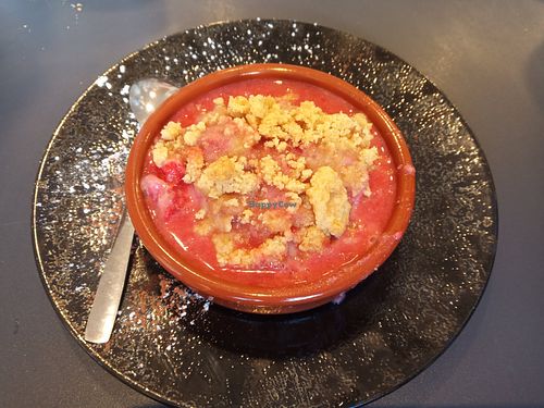 Crumble fraise framboise at L'atelier du Jus in Romans-sur-isere