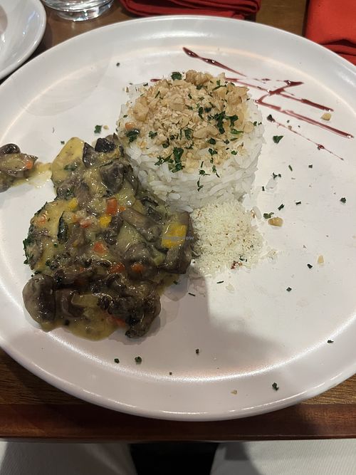 War nicht alles, Moqueca war extra aufbereitet, sodass man den Teller selber bauen konnte.   at Sabrage Amendola in Rio De Janeiro