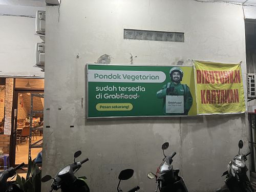 The only prominent sign  at Pondok Vegetarian in Batam