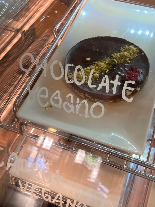 Vegan chocolate tart at Café Anayad in Madrid